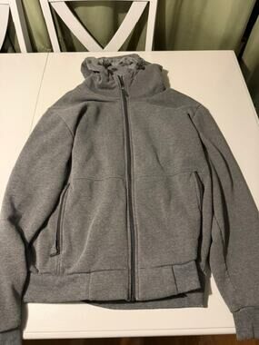 Multiple Men's Hoodies & Zip Up